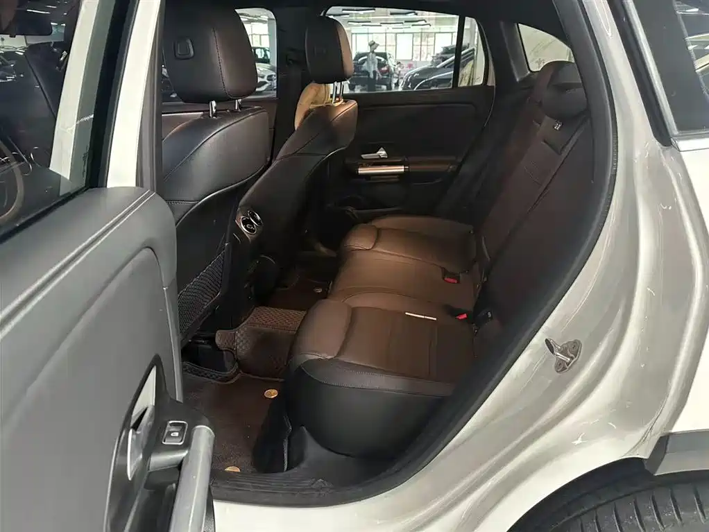 Mercedes-Benz GLA 2023 2023 GLA 200