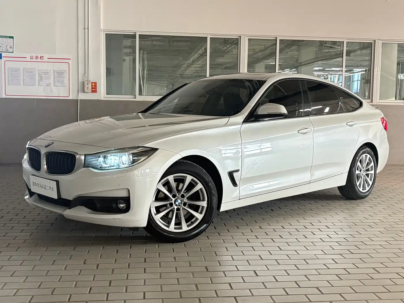 BMW 3 Series GT 2016 320i Fashion Style