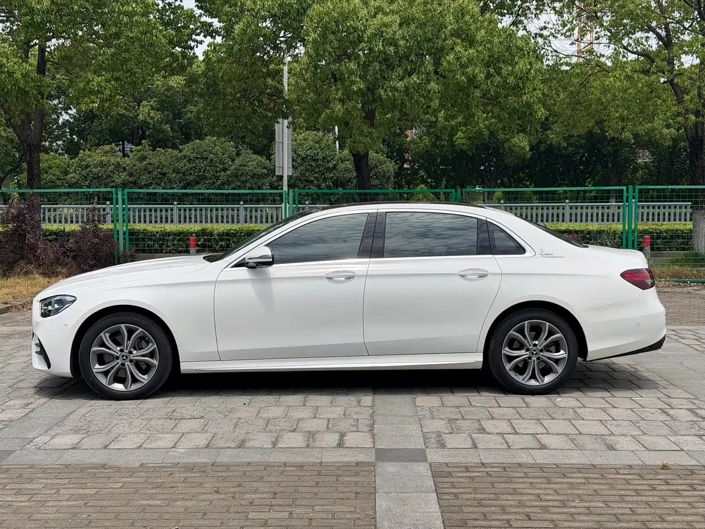 Mercedes-Benz E-Class 2023 E 300 L Sport Fashion фото 4
