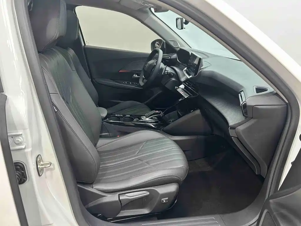 Peugeot 2008 2025 2022 230THP THE ONE