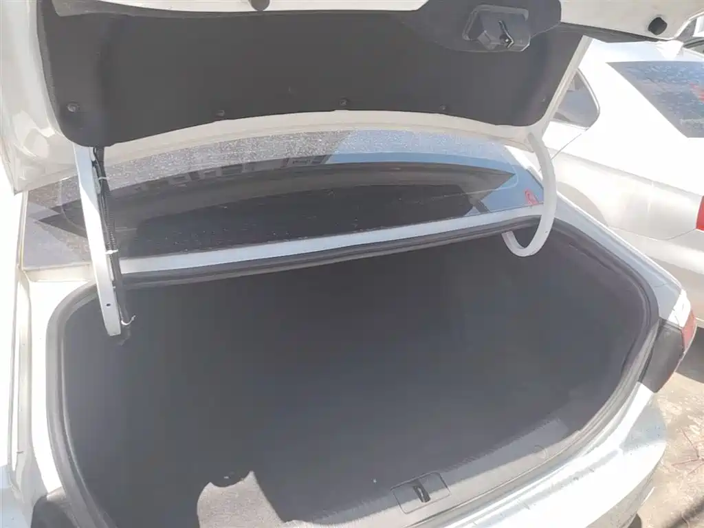 Roewe i6 2019 2020 PLUS 1.6L Manual 4G Connected Glory Flagship Edition