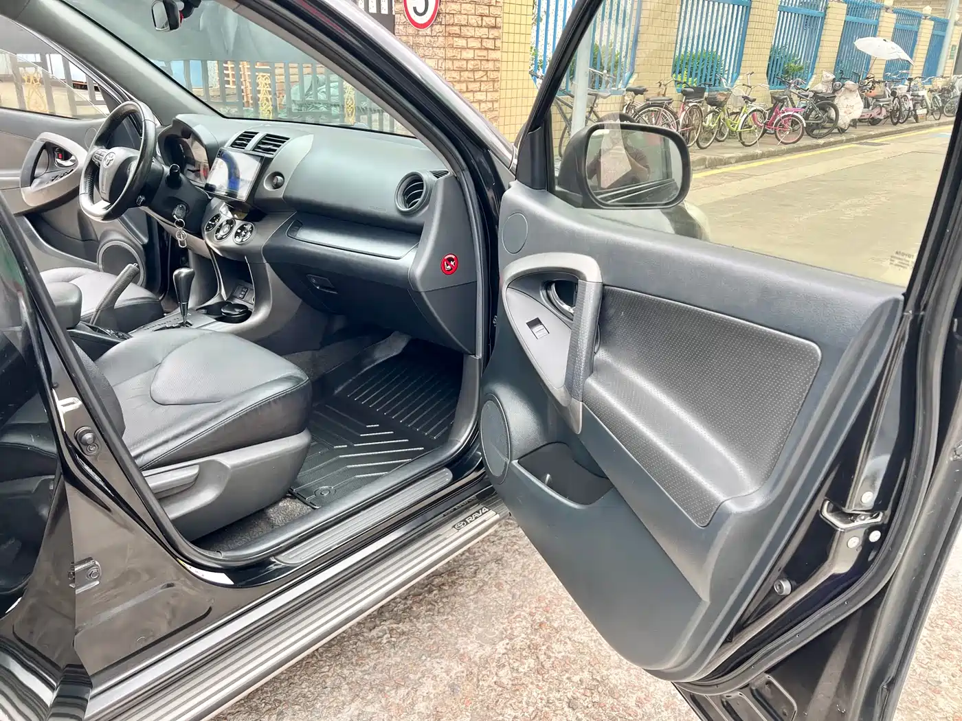 Toyota RAV4 Rongfang 2011 2.4L Automatic 4WD Ultimate Navigation Edition фото 8