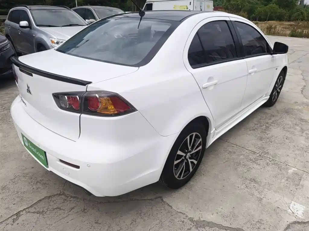 Mitsubishi Lancer EX 2016 1.8L CVT Black & White Replica фото 7
