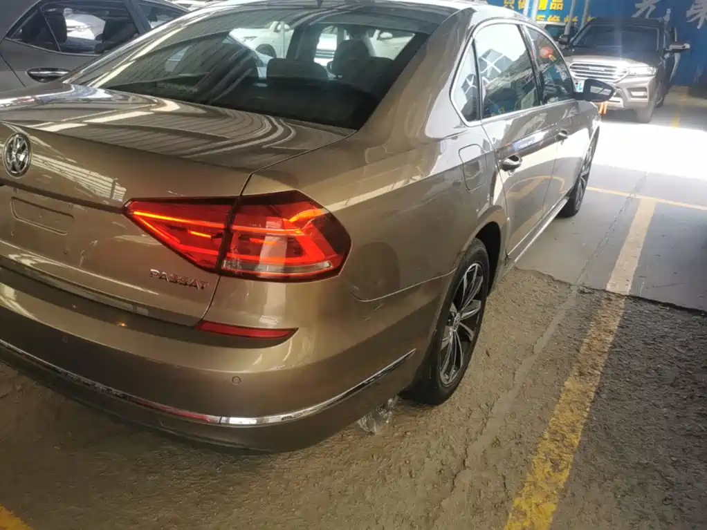 Фото 8 - Volkswagen Passat
