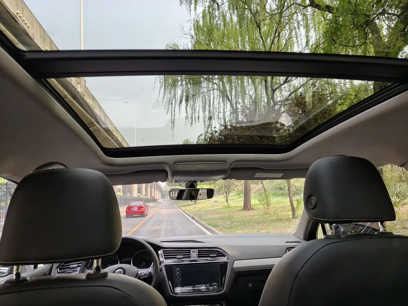 Volkswagen Tiguan L 2020 330TSI Auto 2WD Smart Luxury China VI фото 9