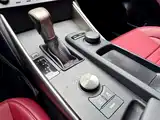 Фото 16 - Lexus IS