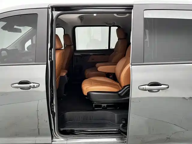 SRM Xinyuan Xinyuan 116 2026 2026 7-Seater