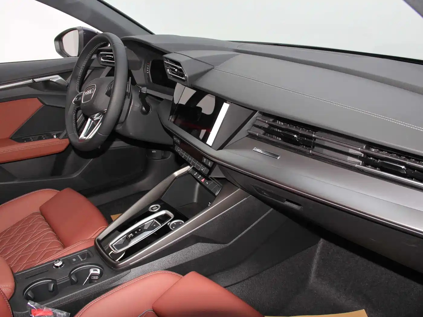 Audi A3 2025 Facelift Sportback 35TFSI Flying Spur Premium фото 19