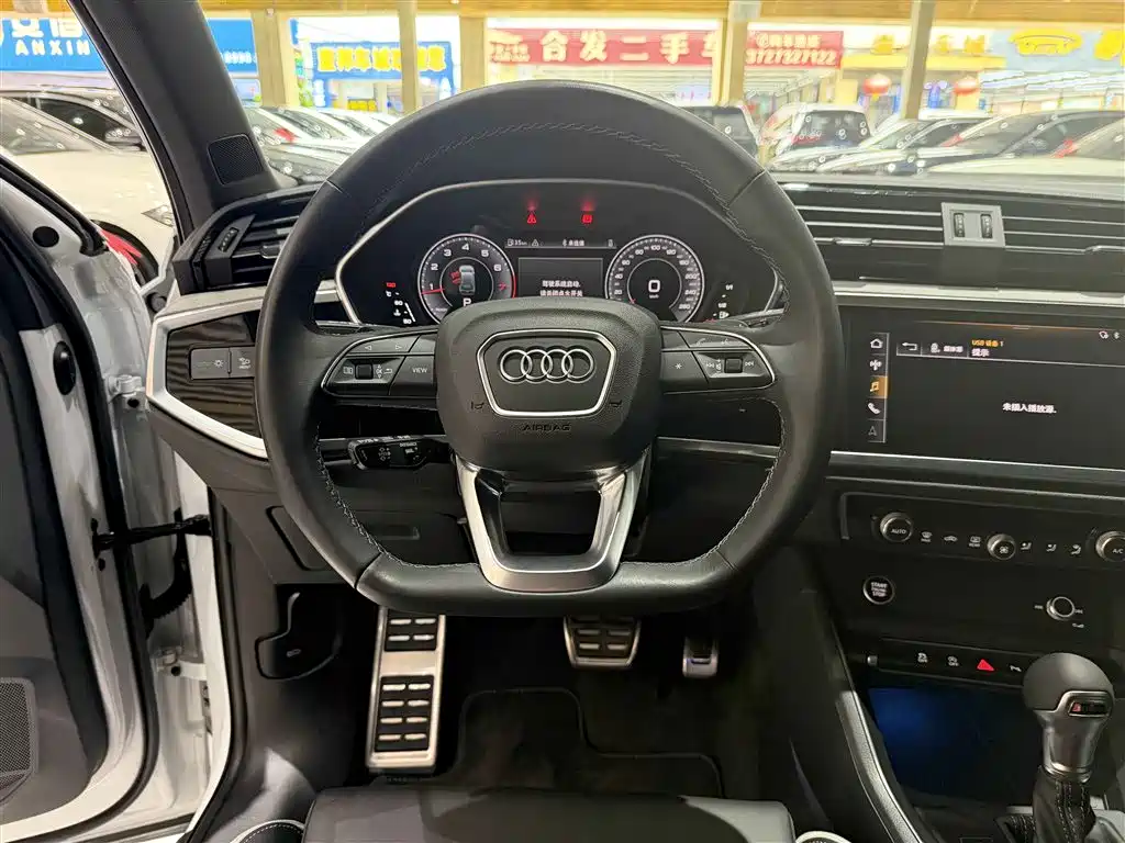 Audi Q3 2024 35 TFSI Fashion Sport фото 14