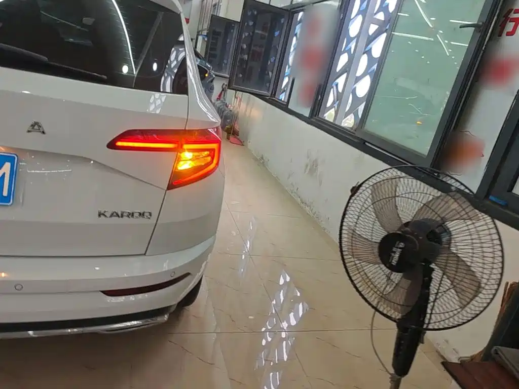 Photo 8 - Škoda Karoq
