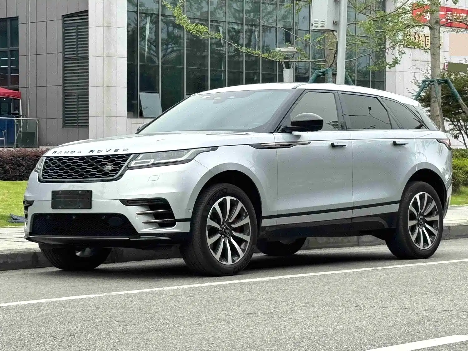 صورة 1 - Land Rover Range Rover Velar