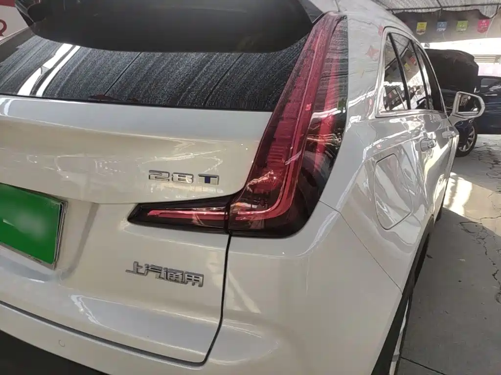Photo 8 - Cadillac XT4