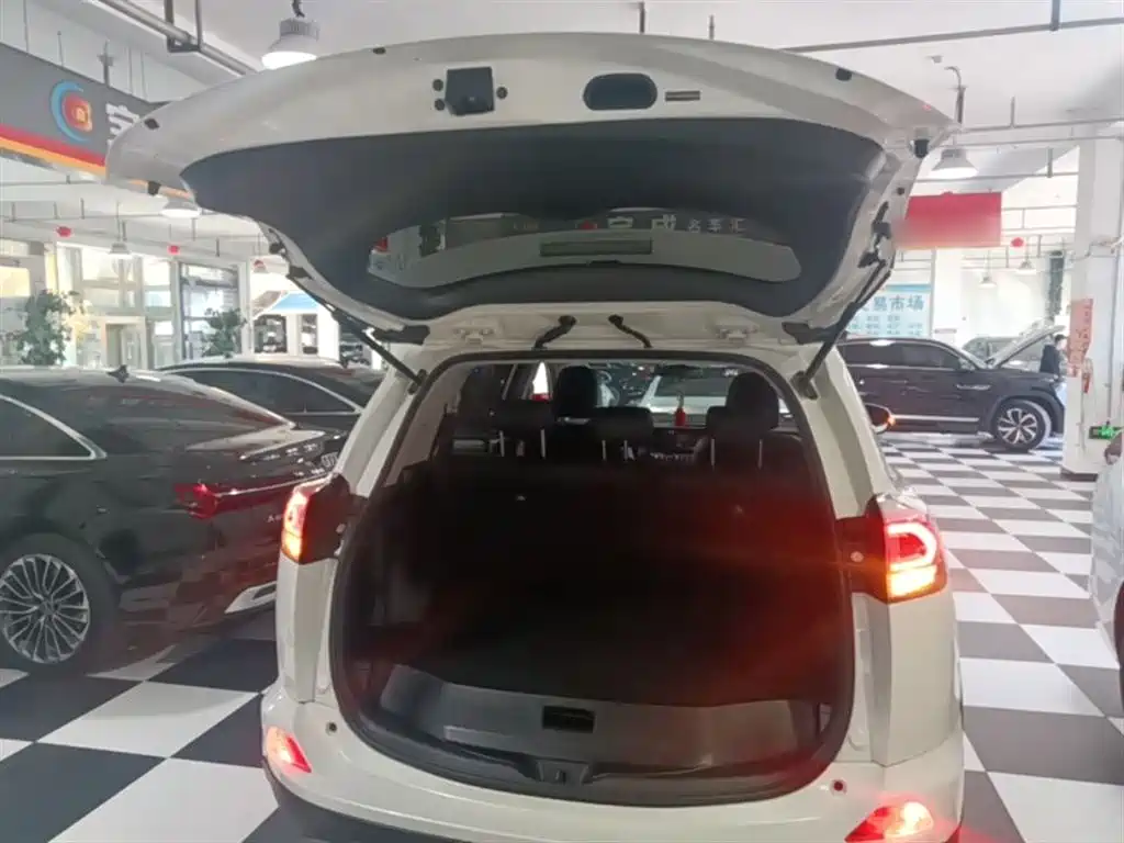 Toyota RAV4 Rongfang 2019 2.0L CVT 2WD Trend Edition China VI фото 19