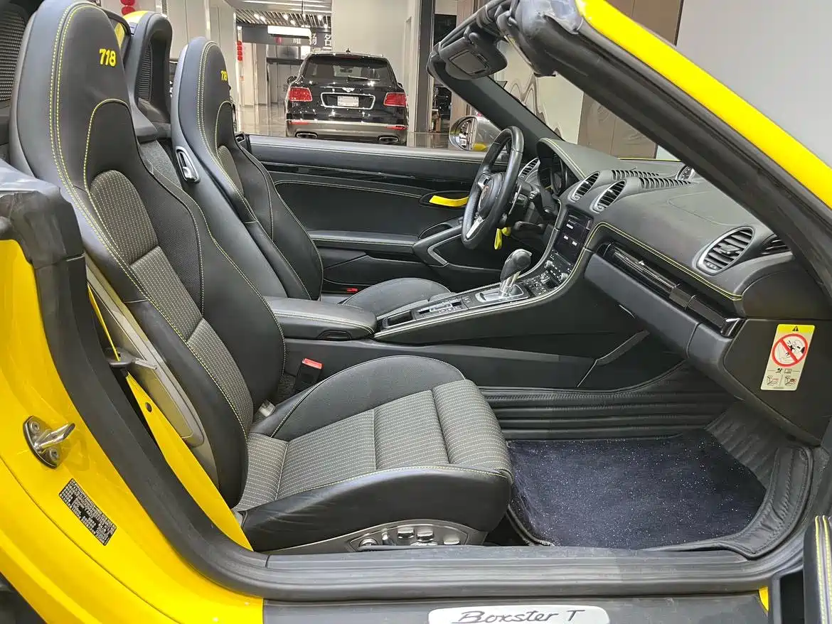 Porsche 718 2019 Boxster T 2.0T фото 12