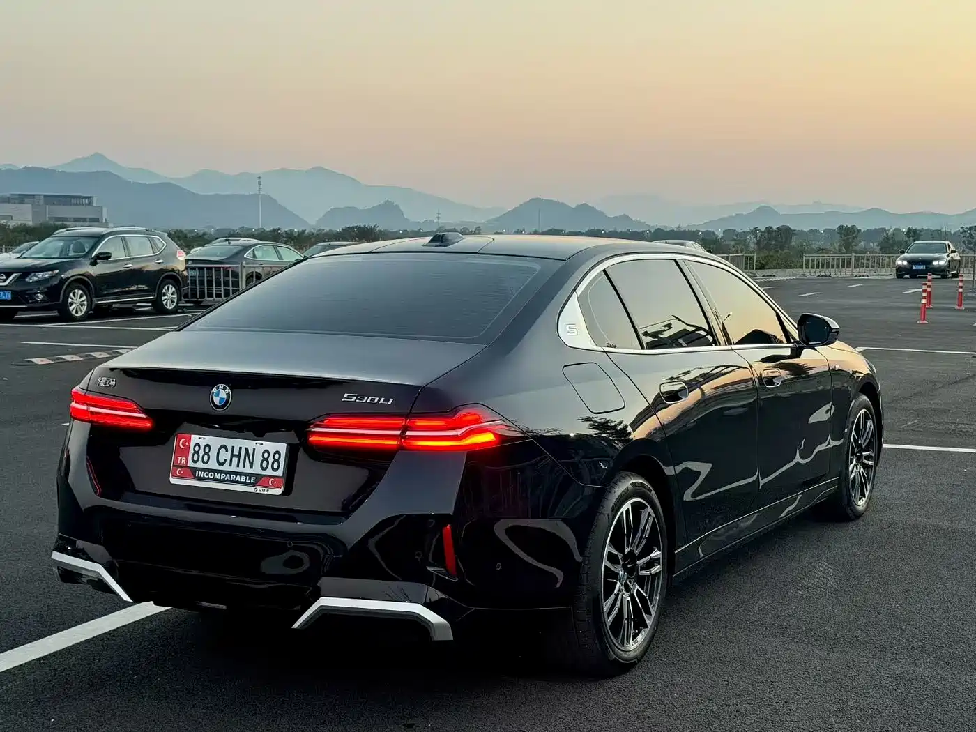 BMW 5 Series 2025 530Li Leading M Sport Package фото 7