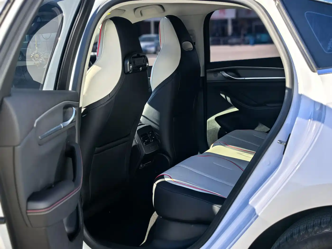 BYD Destroyer 05 2022 DM-i 55KM Luxury фото 8