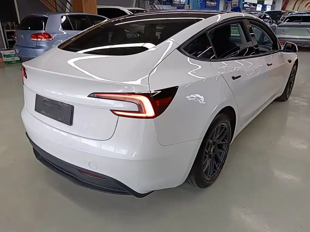 Фото 7 - Tesla Model 3