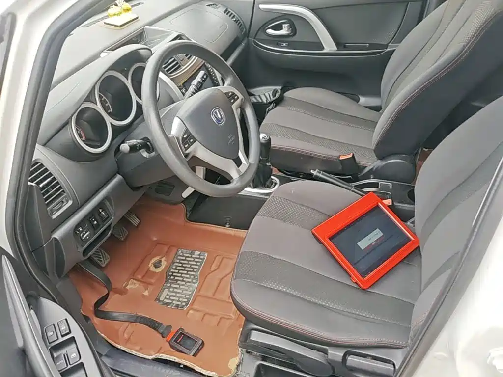 Changan CX20 2015 2014 1.4L Manual Sunroof Navigation Edition China V