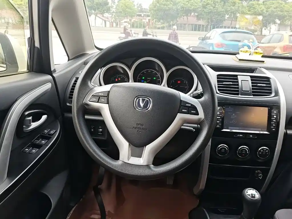 Changan CX20 2015 2014 1.4L Manual Sunroof Navigation Edition China V