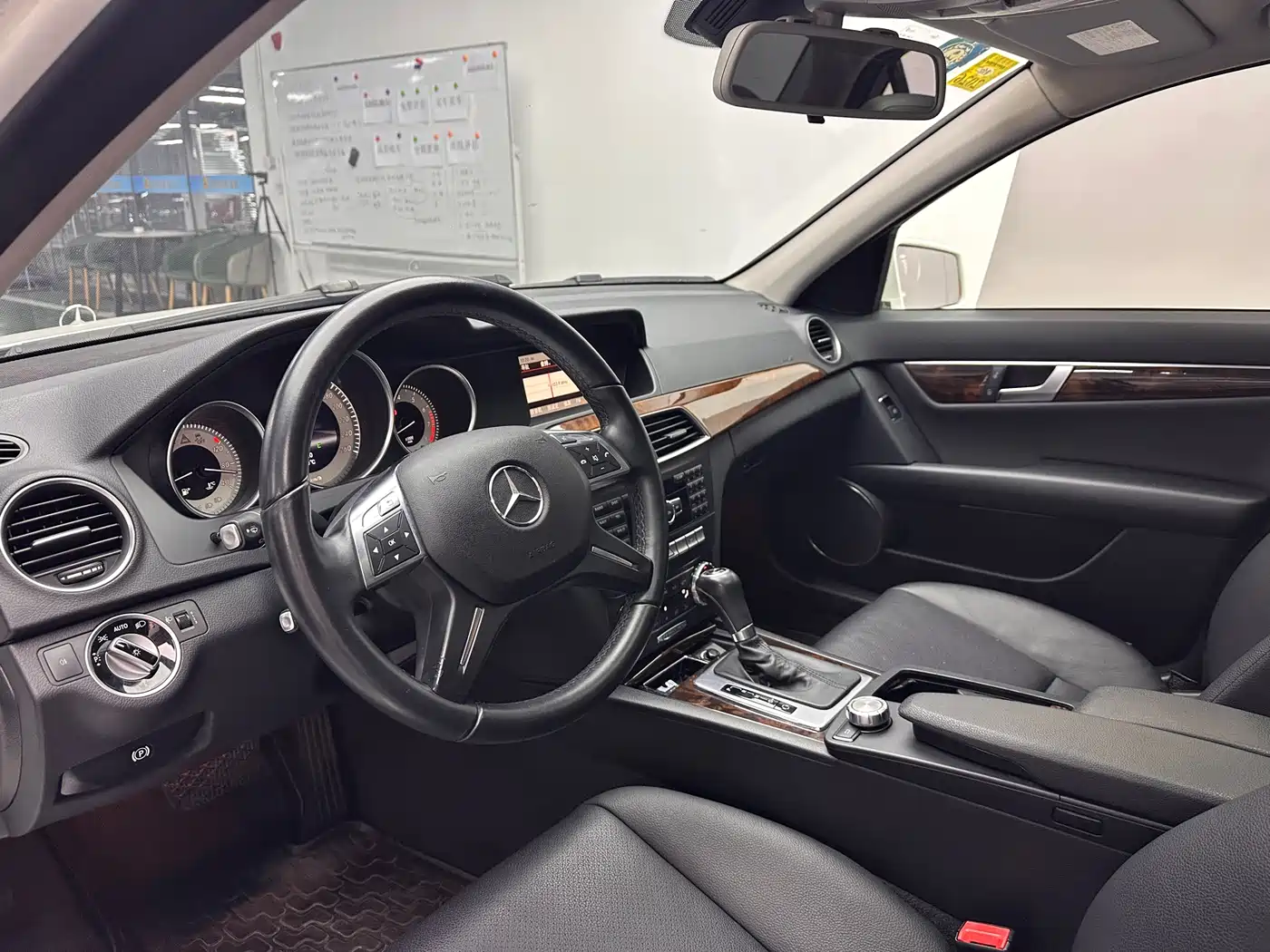 Mercedes-Benz C-Class 2013 C 260 Elegance Grand Edition фото 4