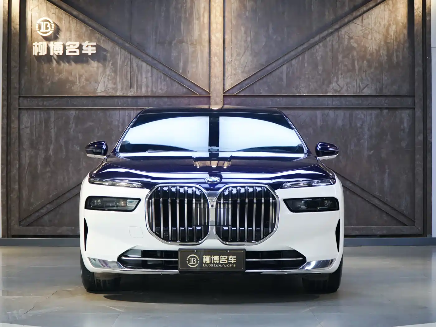 Photo 2 - BMW 7 Series