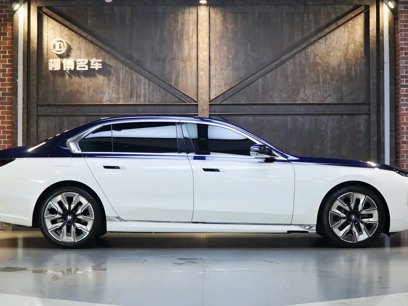 Photo 20 - BMW 7 Series