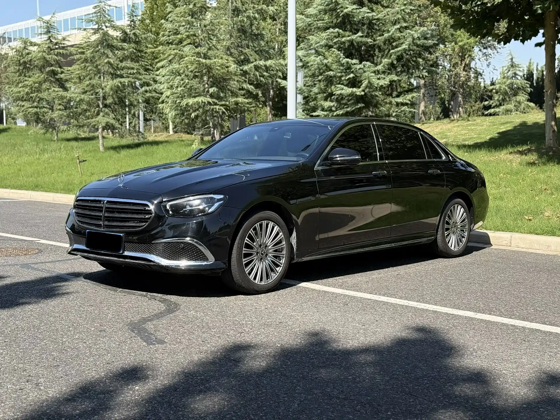 Фото 1 - Mercedes-Benz E-Class