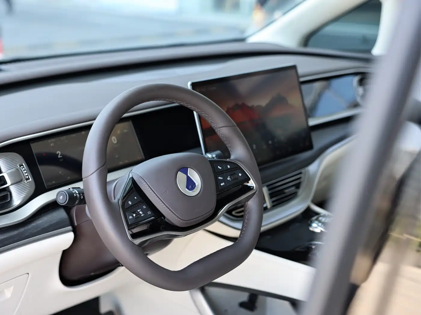Denza D9 2024 DM-i 980 AWD Flagship фото 7