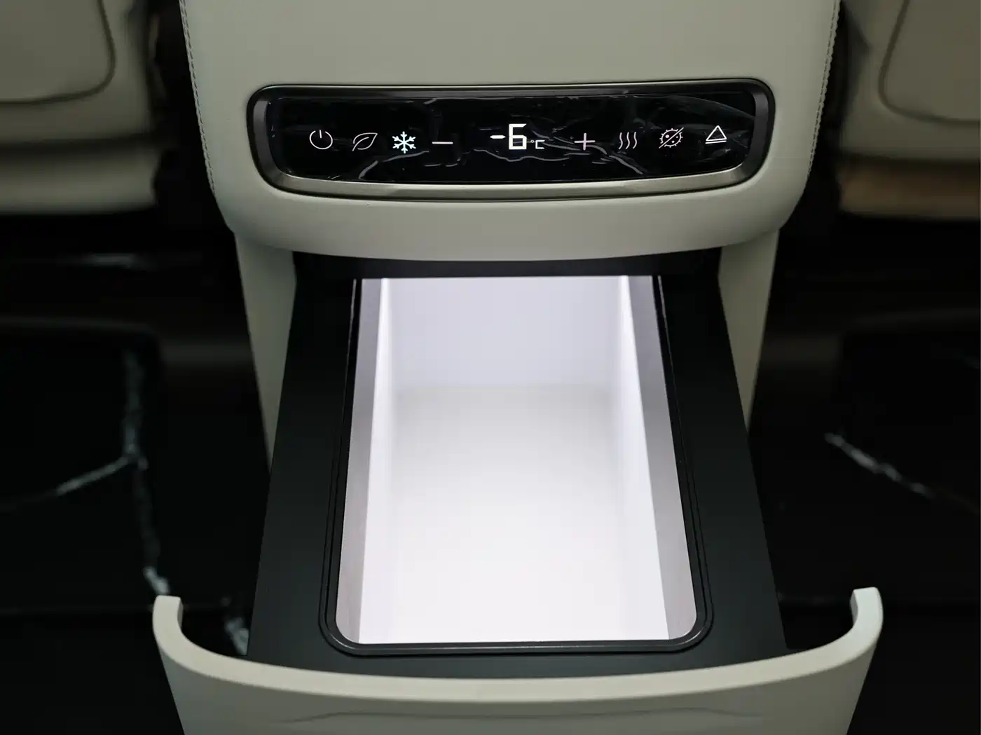 Denza D9 2024 DM-i 980 AWD Flagship фото 22