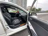 Photo 10 - Hyundai Reina