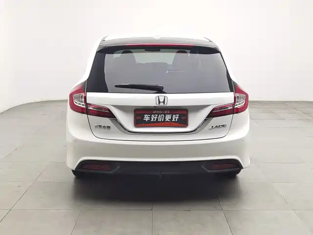 Honda Jade 2014 1.8L Automatic Comfort Elite 5-seater — фото 4