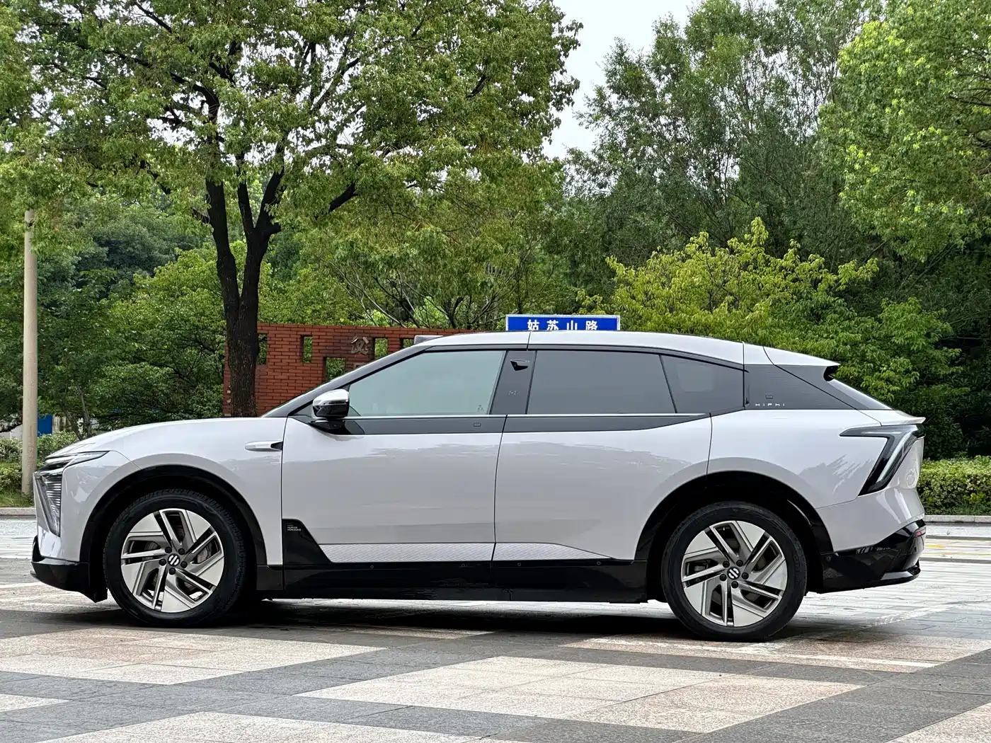 HiPhi Y 2023 2023 810km Long Range Edition