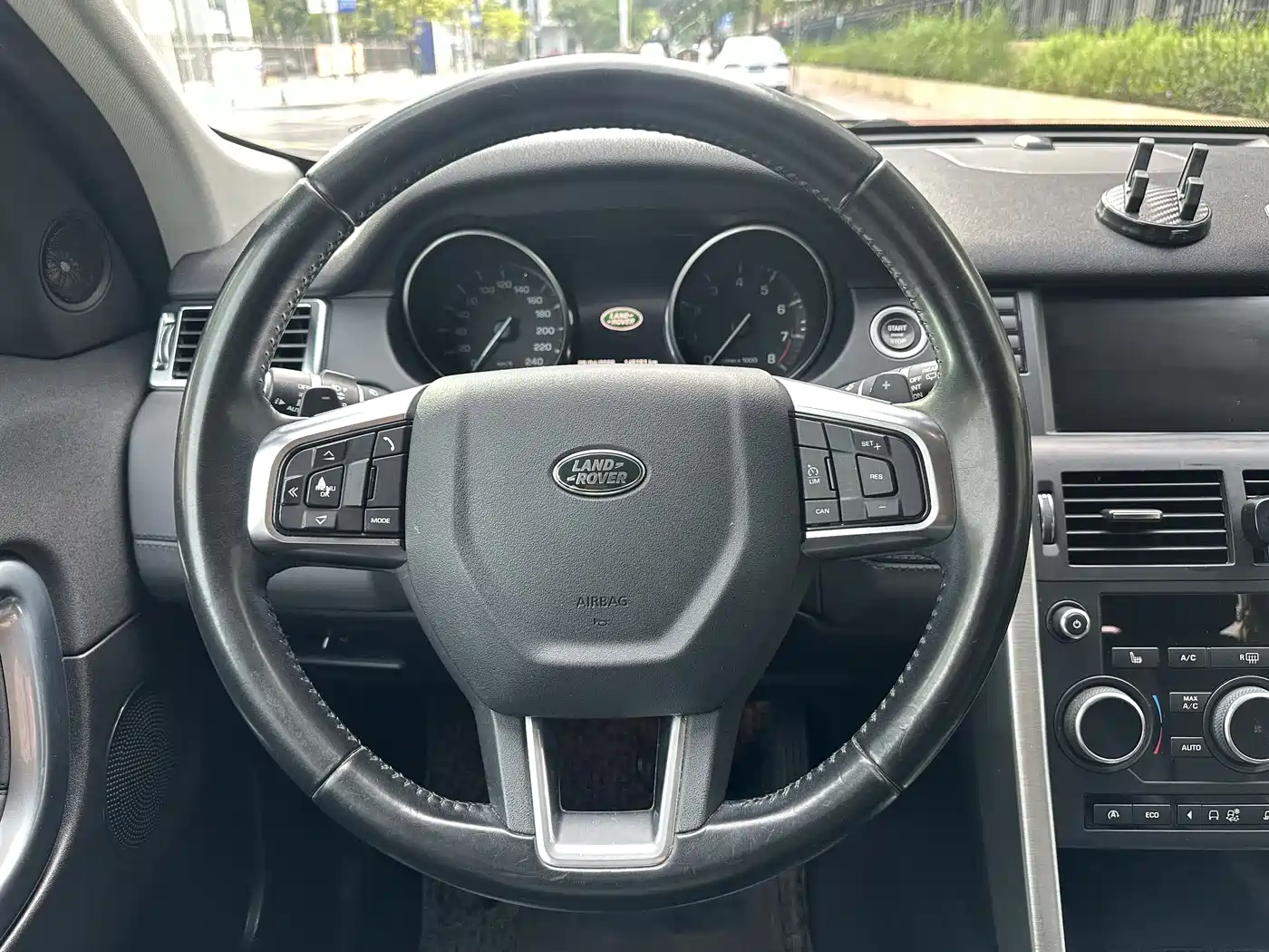 Land Rover Discovery Sport 2016 2.0T HSE фото 12