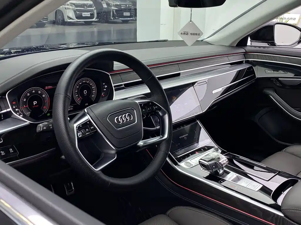 Photo 24 - Audi A8
