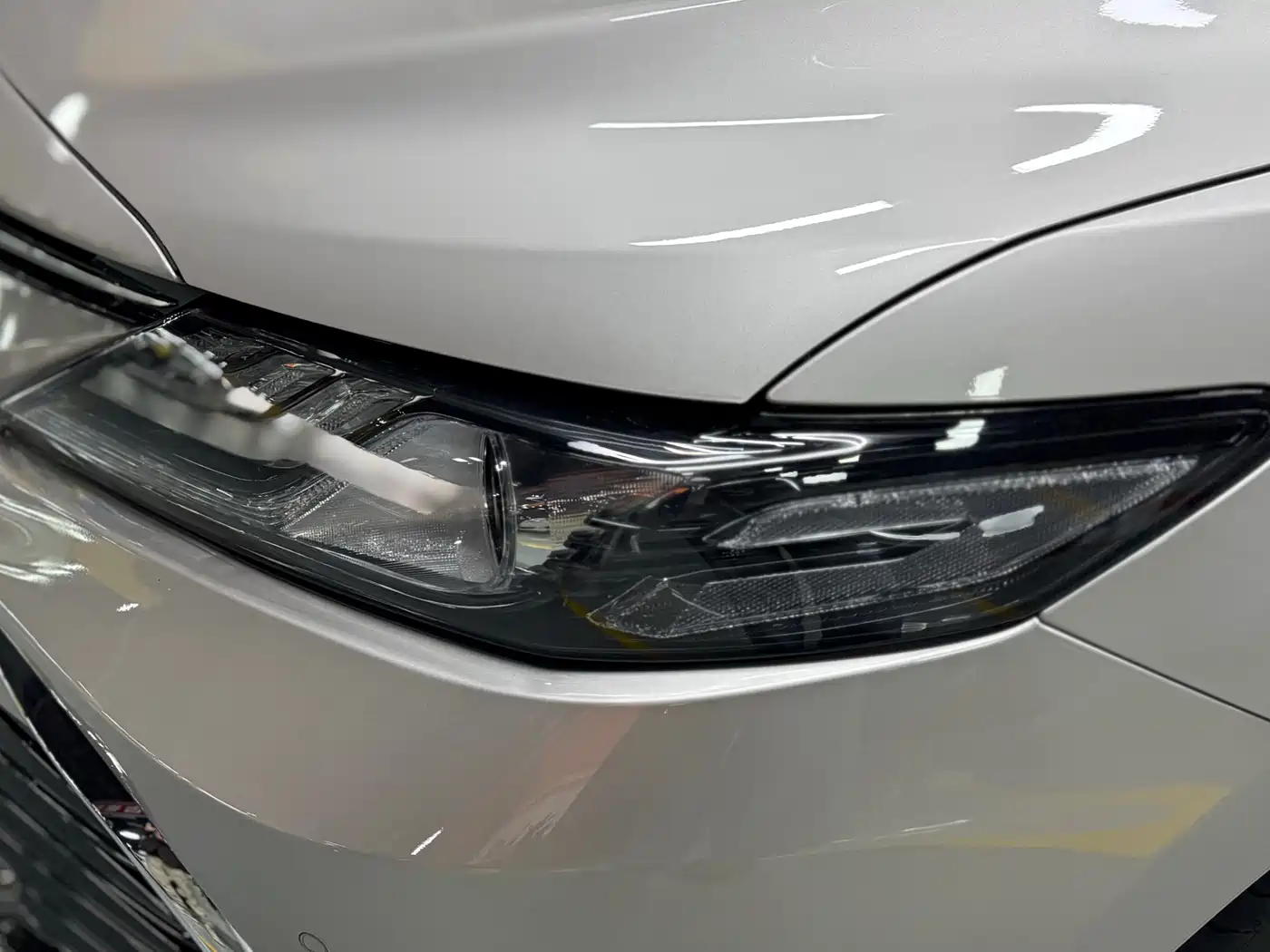Toyota Camry 2021 Hybrid 2.5HG Luxury Edition фото 22