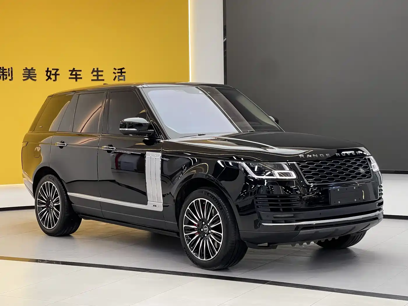 Land Rover Range Rover 2019 3.0 SC V6 Golden Age Edition фото 3