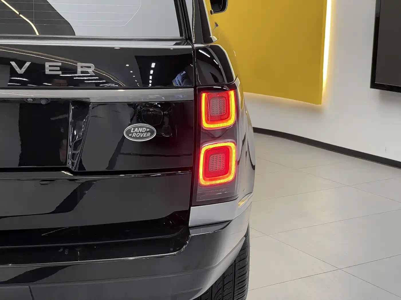 Land Rover Range Rover 2019 3.0 SC V6 Golden Age Edition фото 10