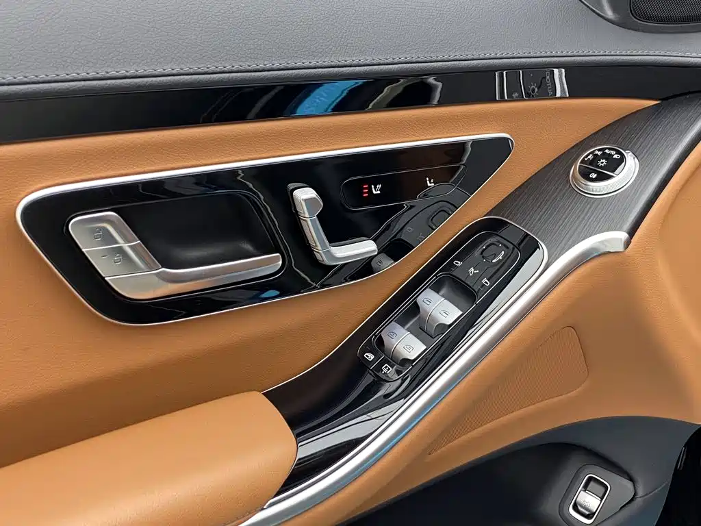 Фото 33 - Mercedes-Benz S-Class