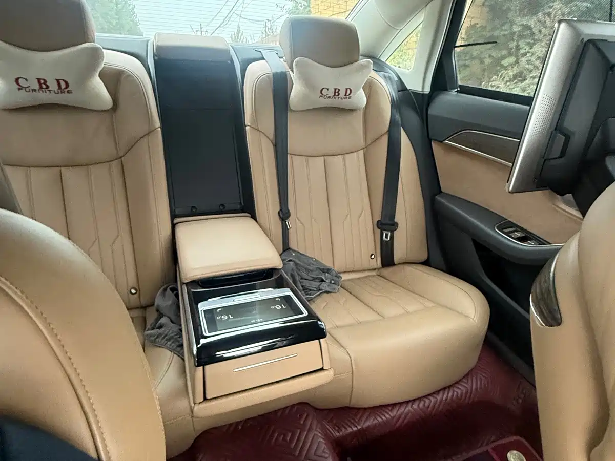Фото 7 - Audi A8