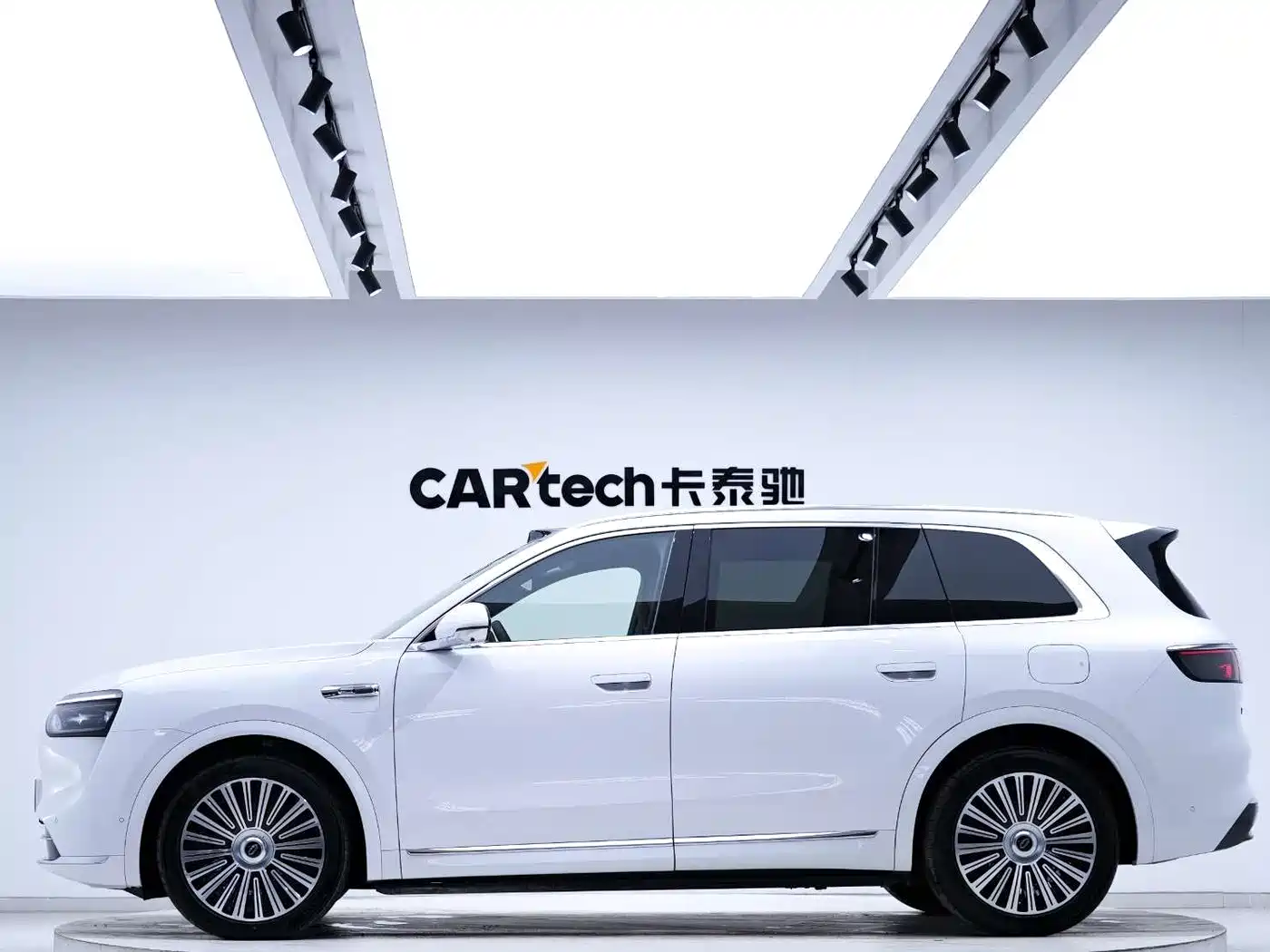 AITO Wenjie AITO M8 2025 Model Extended Range Ultra Edition 53.4kWh 5-Seater фото 3