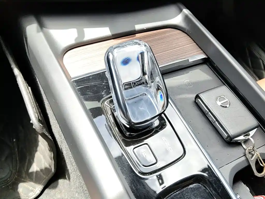 VOLVO XC60 PLUG-IN HYBRID