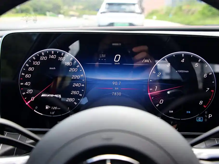 Mercedes-Benz C-Class AMG 2025 AMG C 43 4MATIC фото 4