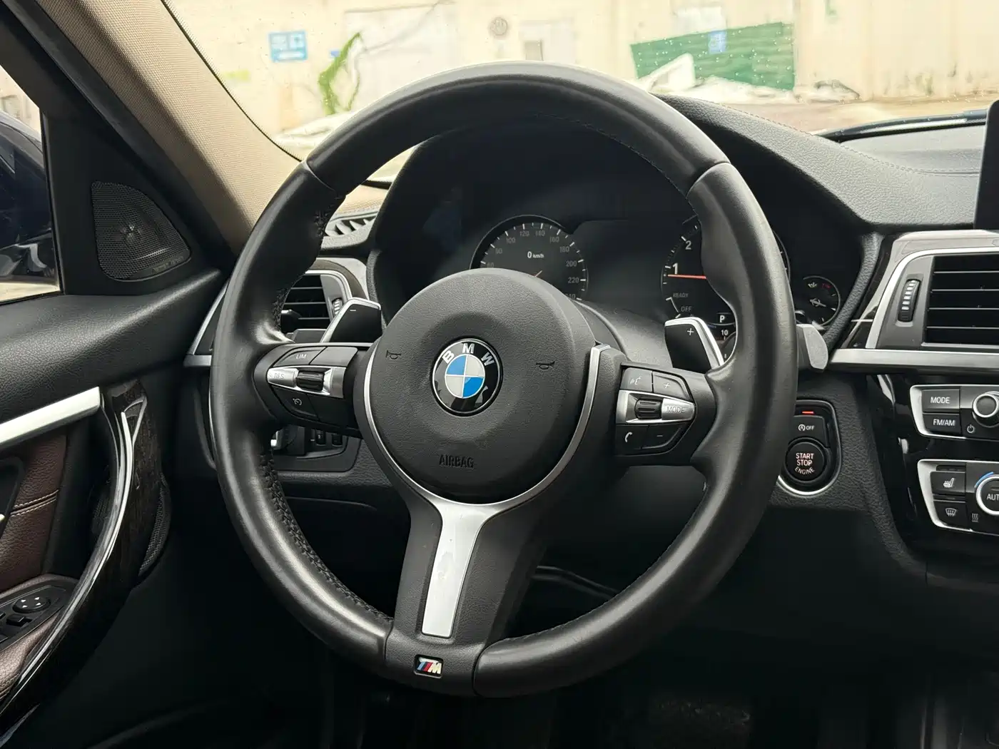 BMW 3 Series 2018 330Li M Sport Black Night Edition фото 12