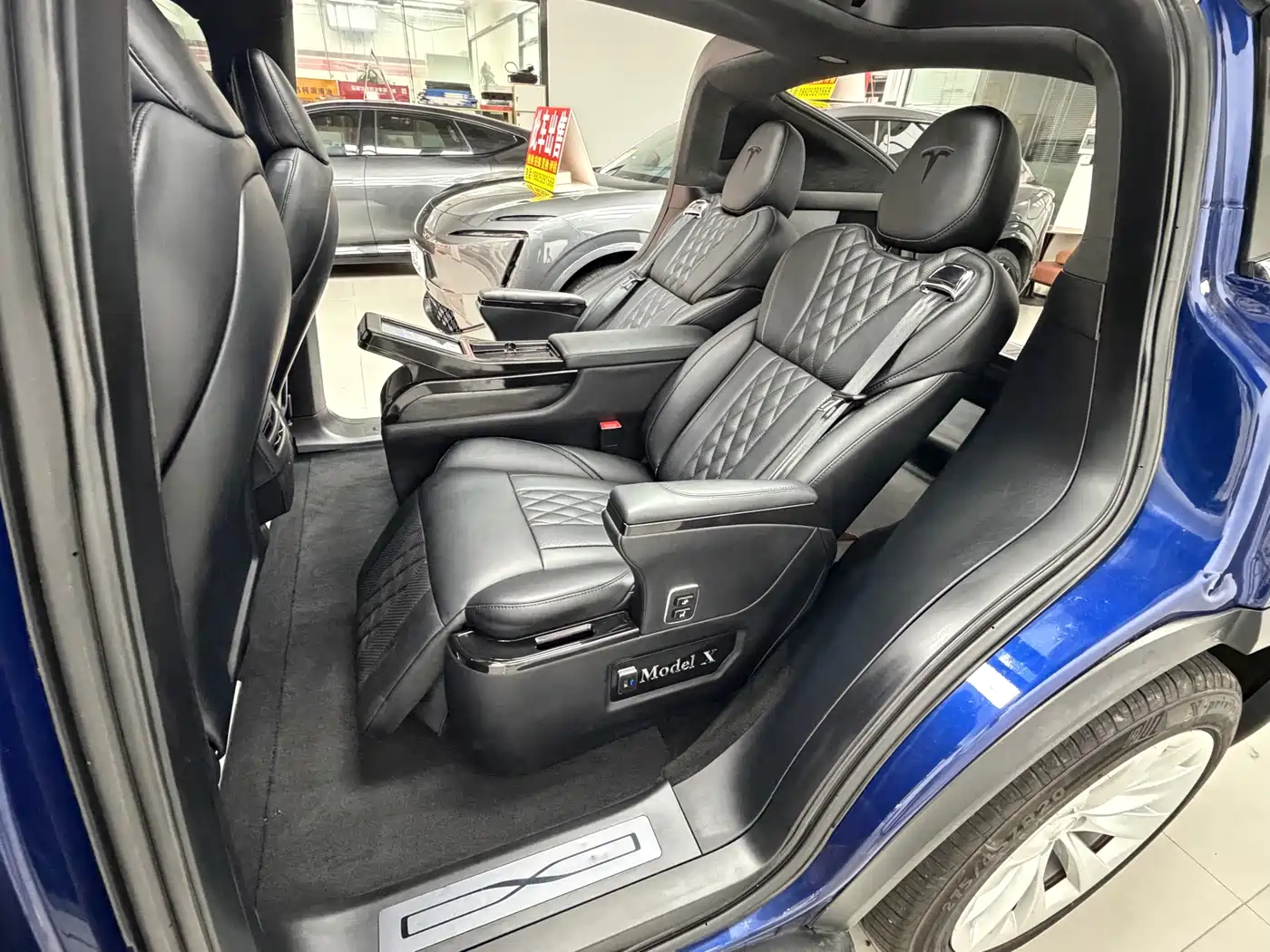 TESLA MODEL X