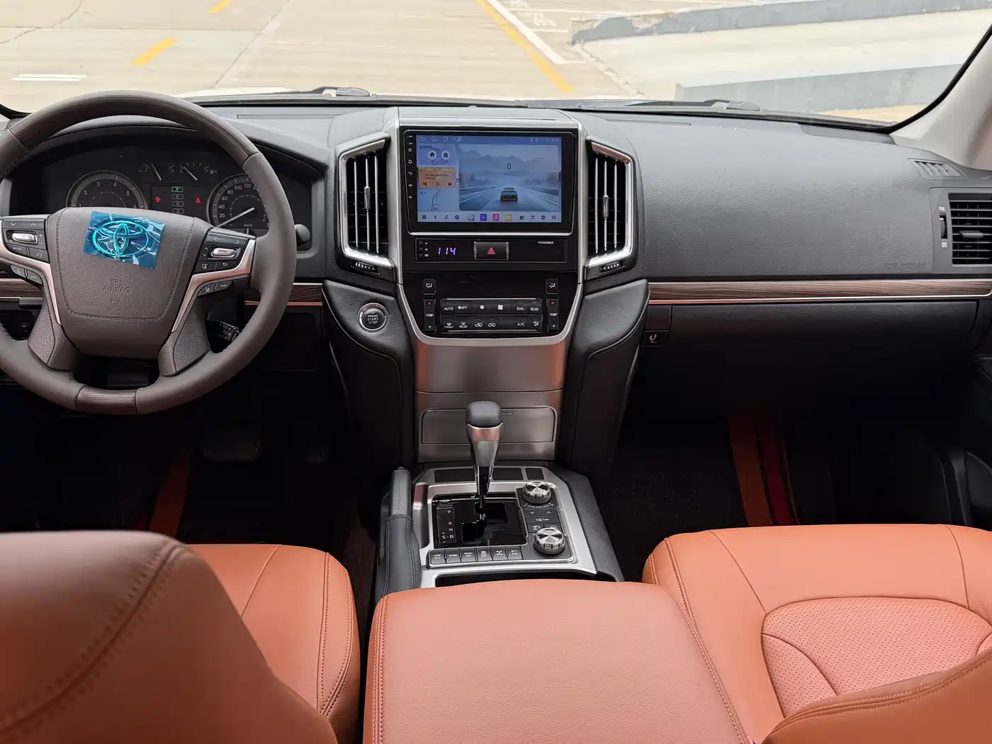 Toyota Land Cruiser (Import) 2015 4.0L V6 Middle East Low Configuration Edition фото 5