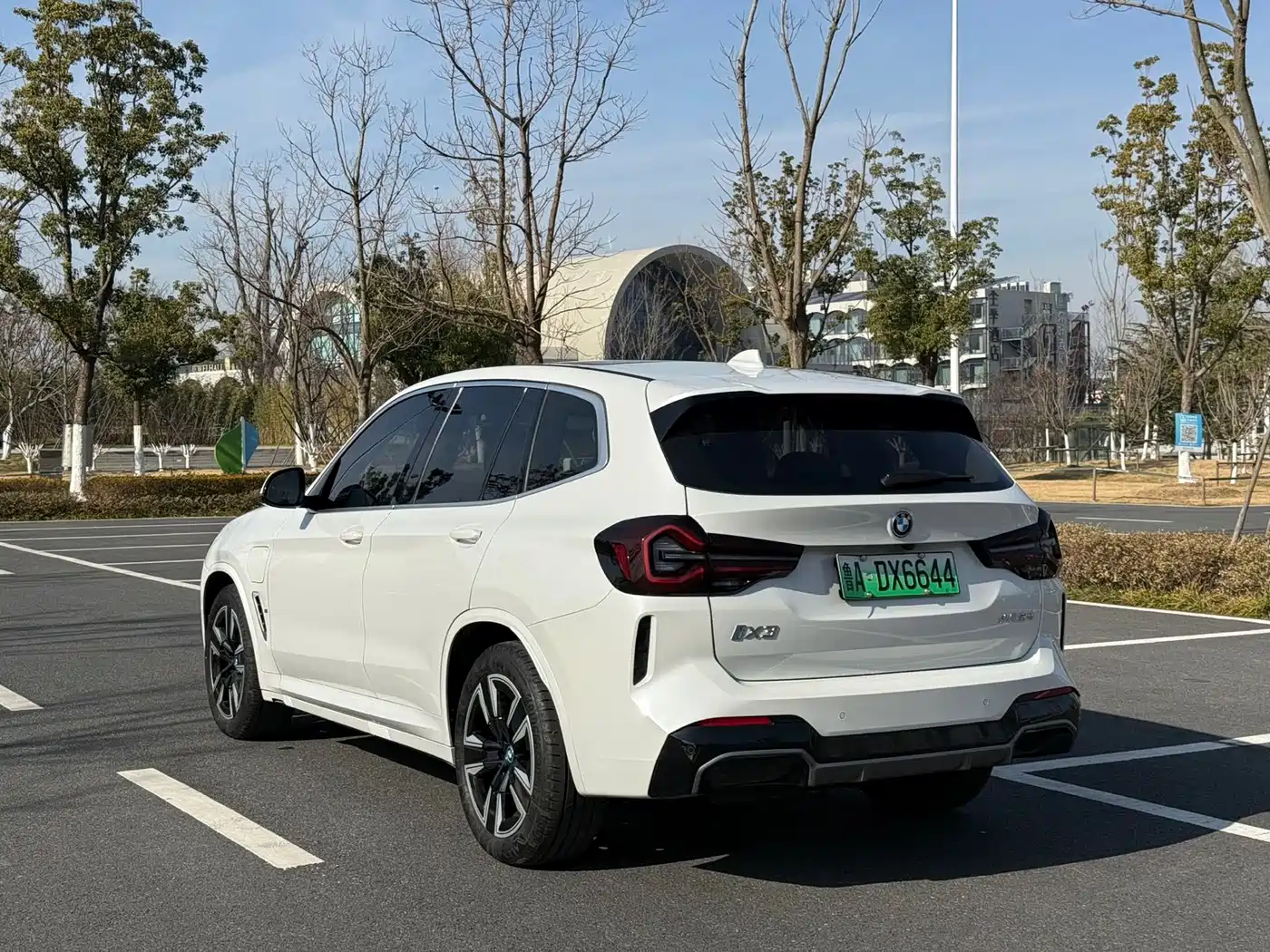 BMW iX3 2024 Leading Edition фото 3