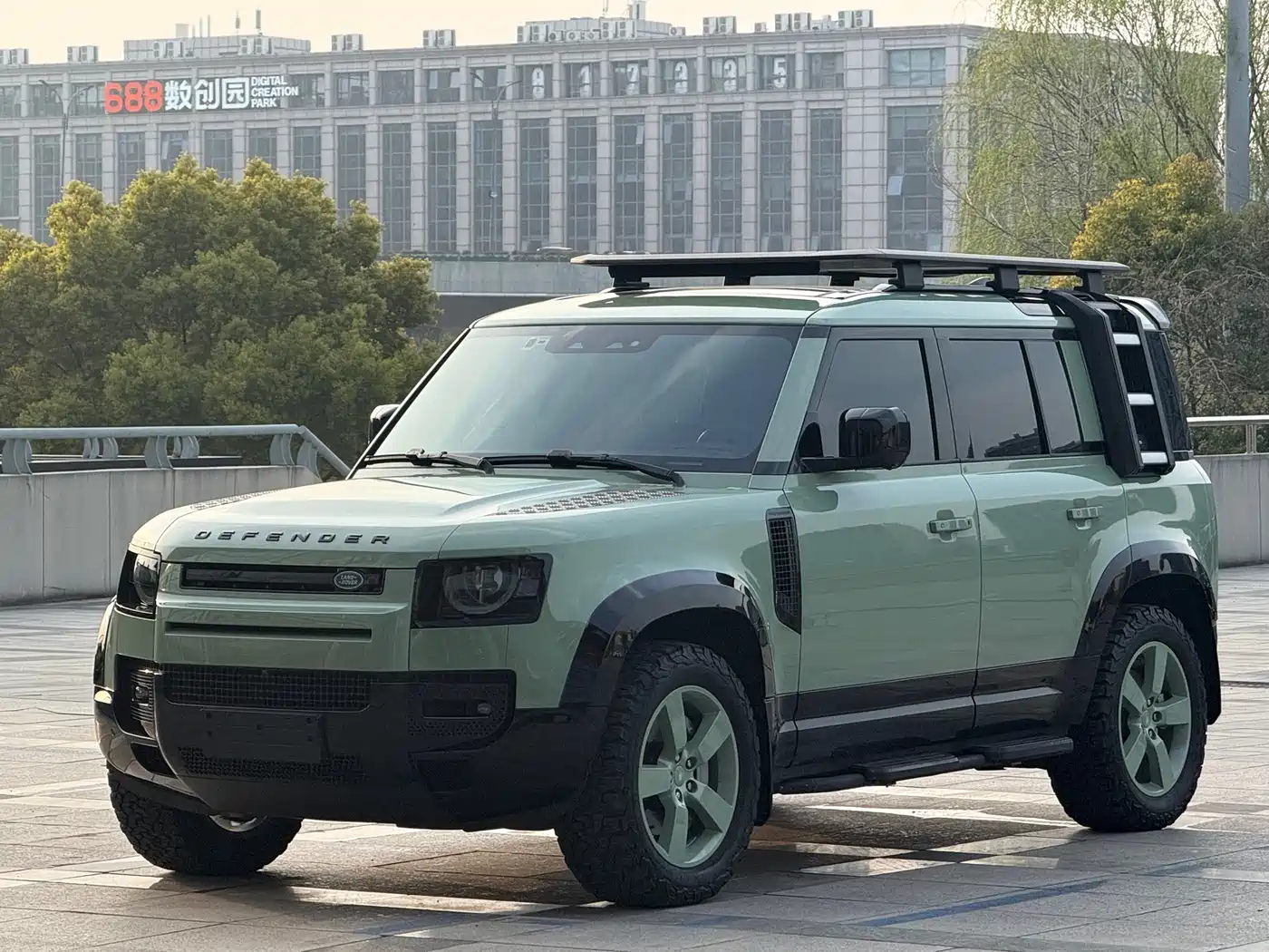 LAND ROVER DEFENDER