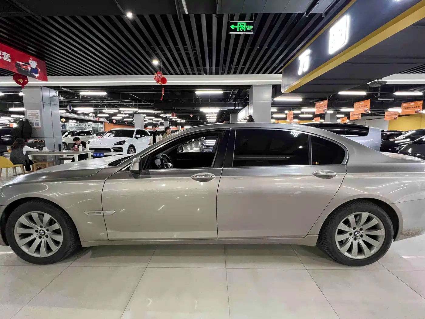 BMW 7 Series 2009 Model 740Li Leading Edition фото 3