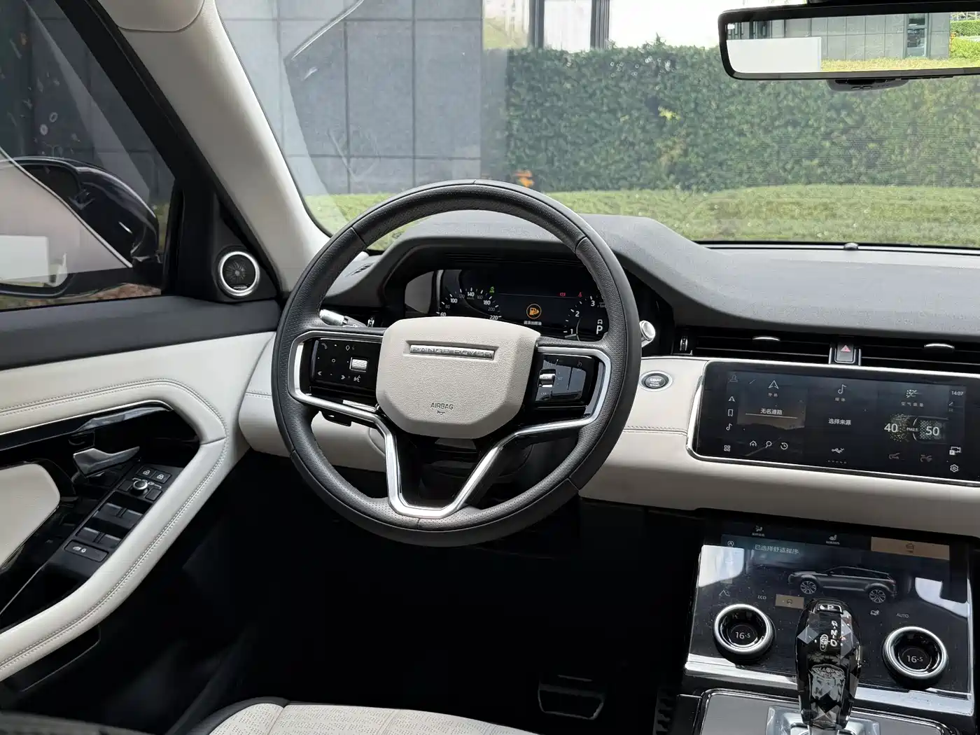 Land Rover Range Rover Evoque 2021 Range Rover Evoque L 249PS R-Dynamic First Edition Launch Edition фото 17