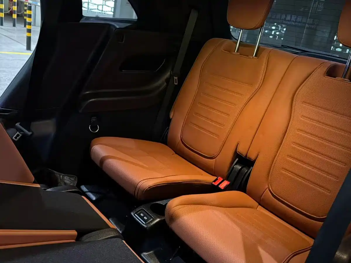 Photo 7 - Mercedes-Benz GLC